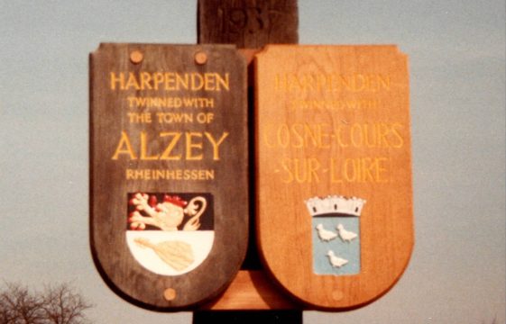The Twin Towns' Shields   on the Village (Town) Sign